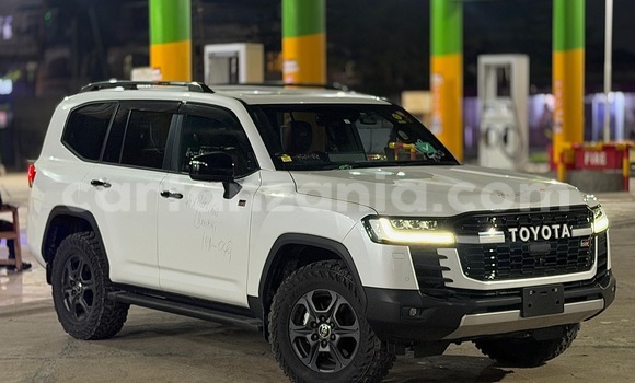 Buy Import Toyota Land Cruiser White Car in Dar es Salaam in Dar es Salaam