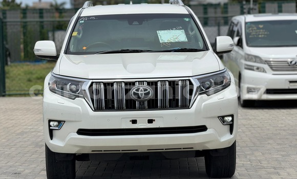Nunua Imported Toyota Land Cruiser Prado Nyeupe Gari ndani ya Dar es Salaam nchini Dar es Salaam