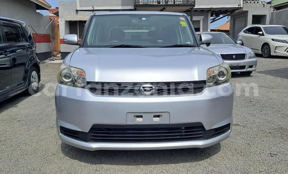 Nunua Mpya Toyota Corolla Rumion Nyeupe Gari ndani ya Dar es Salaam nchini Dar es Salaam