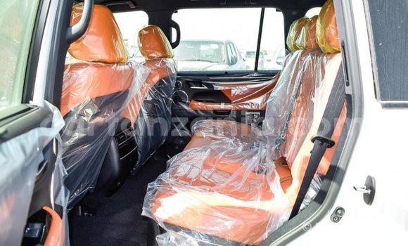 Nunua Imported Lexus LX Nyeupe Gari ndani ya Import - Dubai nchini Arusha Nunua Imported Lexus LX Nyeupe Gari ndani ya Import - Dubai nchini Arusha