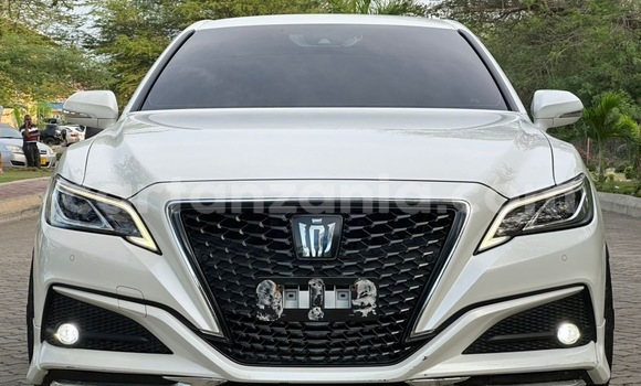 Nunua Imported Toyota Crown Nyeupe Gari ndani ya Dar es Salaam nchini Dar es Salaam Nunua Imported Toyota Crown Nyeupe Gari ndani ya Dar es Salaam nchini Dar es Salaam