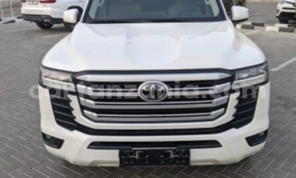 Buy Used Toyota Land Cruiser White Car in Dar es Salaam in Dar es Salaam