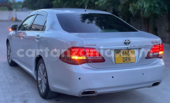 Nunua Ilio tumika Toyota Crown Fedha Gari ndani ya Dar es Salaam nchini Dar es Salaam Nunua Ilio tumika Toyota Crown Fedha Gari ndani ya Dar es Salaam nchini Dar es Salaam