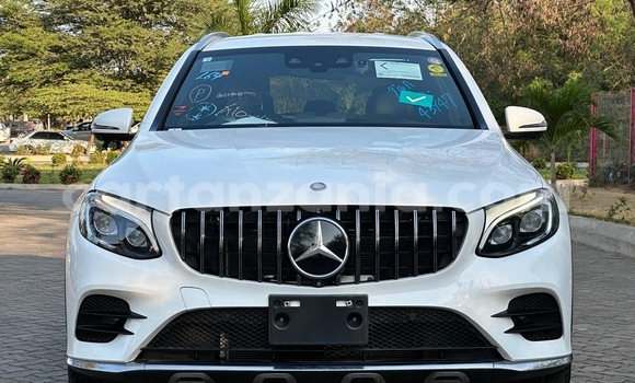 Nunua Imported Mercedes‒Benz GLC Nyeupe Gari ndani ya Dar es Salaam nchini Dar es Salaam