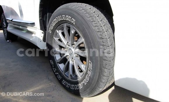 Nunua Imported Toyota Prado Nyeupe Gari ndani ya Import - Dubai nchini Arusha Nunua Imported Toyota Prado Nyeupe Gari ndani ya Import - Dubai nchini Arusha