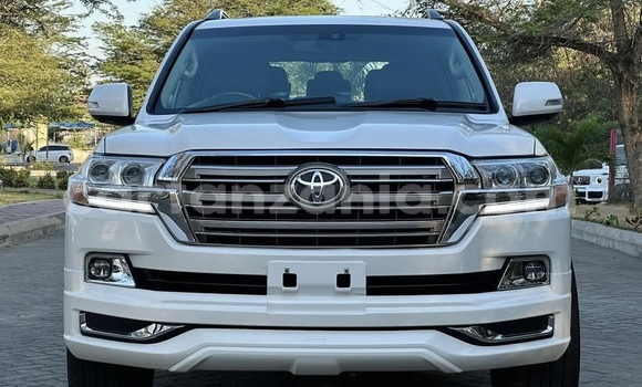 Buy Used Toyota Land Cruiser White Car in Dar es Salaam in Dar es Salaam