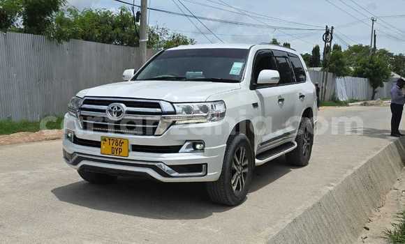 Buy Used Toyota Land Cruiser White Car in Dar es Salaam in Dar es Salaam