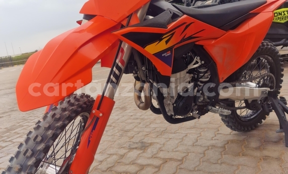 Nunua Ilio tumika KTM 450 Beige Bike ndani ya Arusha nchini Arusha Nunua Ilio tumika KTM 450 Beige Bike ndani ya Arusha nchini Arusha