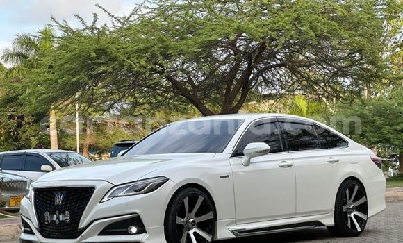 Buy Import Toyota Crown White Car in Dar es Salaam in Dar es Salaam Buy Import Toyota Crown White Car in Dar es Salaam in Dar es Salaam
