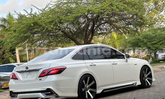 Buy Import Toyota Crown White Car in Dar es Salaam in Dar es Salaam Buy Import Toyota Crown White Car in Dar es Salaam in Dar es Salaam