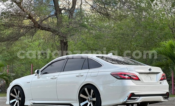 Buy Import Toyota Crown White Car in Dar es Salaam in Dar es Salaam Buy Import Toyota Crown White Car in Dar es Salaam in Dar es Salaam