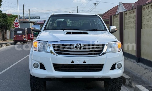 Buy Used Toyota Hilux White Car in Dar es Salaam in Dar es Salaam