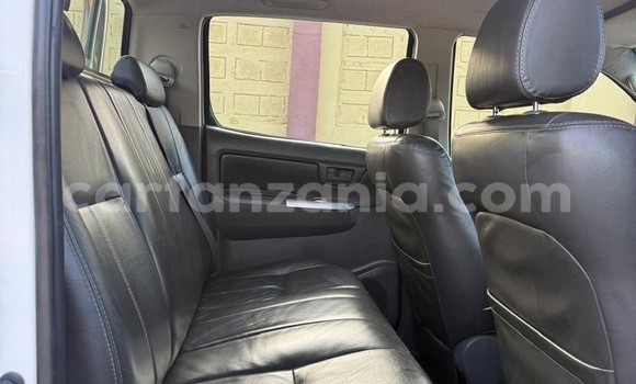 Buy Used Toyota Hilux White Car in Dar es Salaam in Dar es Salaam Buy Used Toyota Hilux White Car in Dar es Salaam in Dar es Salaam