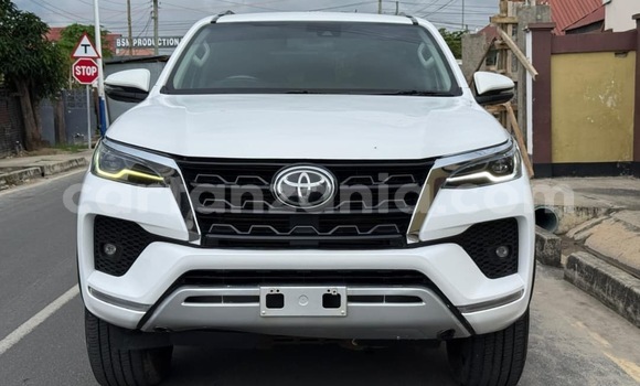 Buy Used Toyota Fortuner White Car in Dar es Salaam in Dar es Salaam