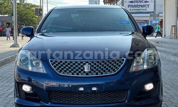 Nunua Imported Toyota Crown Bluu Gari ndani ya Dar es Salaam nchini Dar es Salaam