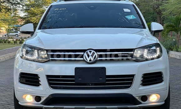 Buy Import Volkswagen Touareg White Car in Dar es Salaam in Dar es Salaam