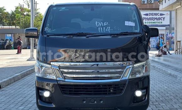 Nunua Imported Nissan Caravan Nyeusi Gari ndani ya Dar es Salaam nchini Dar es Salaam