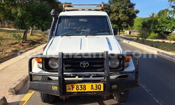 Nunua Ilio tumika Toyota Land Cruiser Nyeupe Gari ndani ya Dar es Salaam nchini Dar es Salaam Nunua Ilio tumika Toyota Land Cruiser Nyeupe Gari ndani ya Dar es Salaam nchini Dar es Salaam