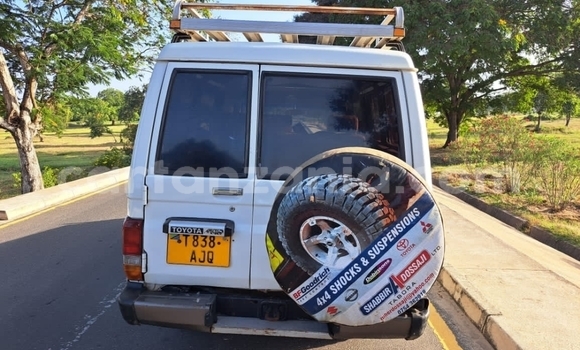 Nunua Ilio tumika Toyota Land Cruiser Nyeupe Gari ndani ya Dar es Salaam nchini Dar es Salaam Nunua Ilio tumika Toyota Land Cruiser Nyeupe Gari ndani ya Dar es Salaam nchini Dar es Salaam