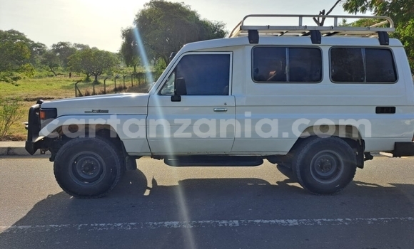 Nunua Ilio tumika Toyota Land Cruiser Nyeupe Gari ndani ya Dar es Salaam nchini Dar es Salaam Nunua Ilio tumika Toyota Land Cruiser Nyeupe Gari ndani ya Dar es Salaam nchini Dar es Salaam