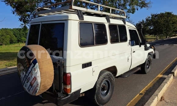 Nunua Ilio tumika Toyota Land Cruiser Nyeupe Gari ndani ya Dar es Salaam nchini Dar es Salaam Nunua Ilio tumika Toyota Land Cruiser Nyeupe Gari ndani ya Dar es Salaam nchini Dar es Salaam