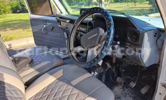 Nunua Ilio tumika Toyota Land Cruiser Nyeupe Gari ndani ya Dar es Salaam nchini Dar es Salaam Nunua Ilio tumika Toyota Land Cruiser Nyeupe Gari ndani ya Dar es Salaam nchini Dar es Salaam