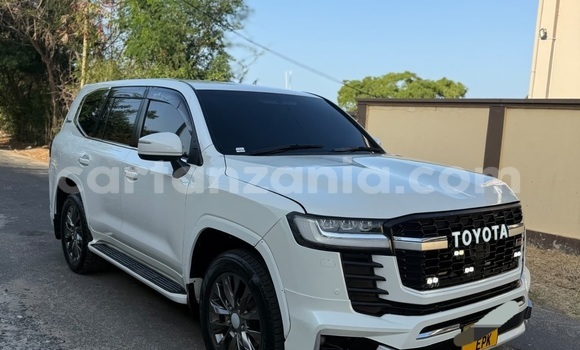 Nunua Ilio tumika Toyota Land Cruiser Nyeupe Gari ndani ya Dar es Salaam nchini Dar es Salaam