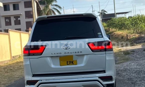 Nunua Ilio tumika Toyota Land Cruiser Nyeupe Gari ndani ya Dar es Salaam nchini Dar es Salaam Nunua Ilio tumika Toyota Land Cruiser Nyeupe Gari ndani ya Dar es Salaam nchini Dar es Salaam