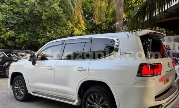 Nunua Ilio tumika Toyota Land Cruiser Nyeupe Gari ndani ya Dar es Salaam nchini Dar es Salaam Nunua Ilio tumika Toyota Land Cruiser Nyeupe Gari ndani ya Dar es Salaam nchini Dar es Salaam