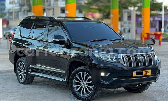 Nunua Ilio tumika Toyota Land Cruiser Nyeusi Gari ndani ya Dar es Salaam nchini Dar es Salaam