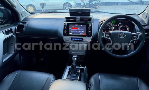 Nunua Ilio tumika Toyota Land Cruiser Nyeusi Gari ndani ya Dar es Salaam nchini Dar es Salaam Nunua Ilio tumika Toyota Land Cruiser Nyeusi Gari ndani ya Dar es Salaam nchini Dar es Salaam
