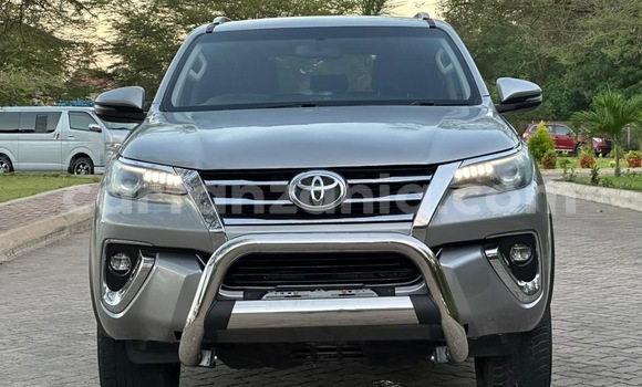 Nunua Imported Toyota Fortuner Nyingine Gari ndani ya Dar es Salaam nchini Dar es Salaam