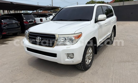 Buy Used Toyota Land Cruiser White Car in Dar es Salaam in Dar es Salaam