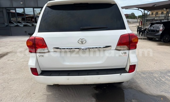 Buy Used Toyota Land Cruiser White Car in Dar es Salaam in Dar es Salaam Buy Used Toyota Land Cruiser White Car in Dar es Salaam in Dar es Salaam