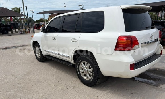 Buy Used Toyota Land Cruiser White Car in Dar es Salaam in Dar es Salaam Buy Used Toyota Land Cruiser White Car in Dar es Salaam in Dar es Salaam