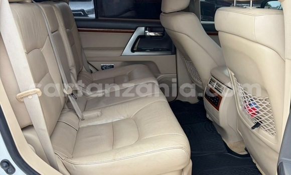 Buy Used Toyota Land Cruiser White Car in Dar es Salaam in Dar es Salaam Buy Used Toyota Land Cruiser White Car in Dar es Salaam in Dar es Salaam