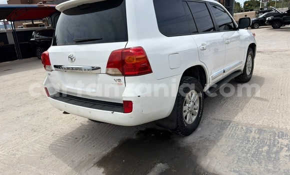 Buy Used Toyota Land Cruiser White Car in Dar es Salaam in Dar es Salaam Buy Used Toyota Land Cruiser White Car in Dar es Salaam in Dar es Salaam