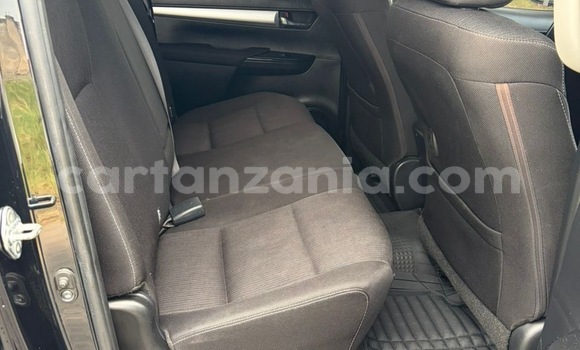 Nunua Ilio tumika Toyota Hilux Nyeusi Gari ndani ya Dar es Salaam nchini Dar es Salaam Nunua Ilio tumika Toyota Hilux Nyeusi Gari ndani ya Dar es Salaam nchini Dar es Salaam