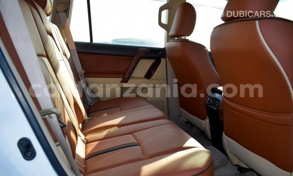 Nunua Imported Toyota Prado Nyeupe Gari ndani ya Import - Dubai nchini Arusha Nunua Imported Toyota Prado Nyeupe Gari ndani ya Import - Dubai nchini Arusha