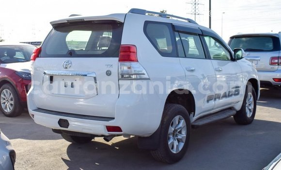 Nunua Imported Toyota Prado Nyeupe Gari ndani ya Import - Dubai nchini Arusha Nunua Imported Toyota Prado Nyeupe Gari ndani ya Import - Dubai nchini Arusha