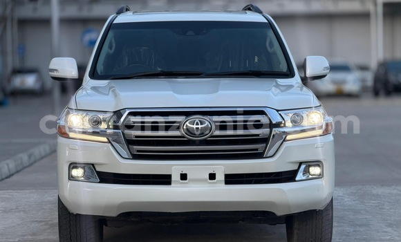 Buy Import Toyota Land Cruiser White Car in Dar es Salaam in Dar es Salaam