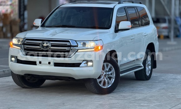 Buy Import Toyota Land Cruiser White Car in Dar es Salaam in Dar es Salaam Buy Import Toyota Land Cruiser White Car in Dar es Salaam in Dar es Salaam