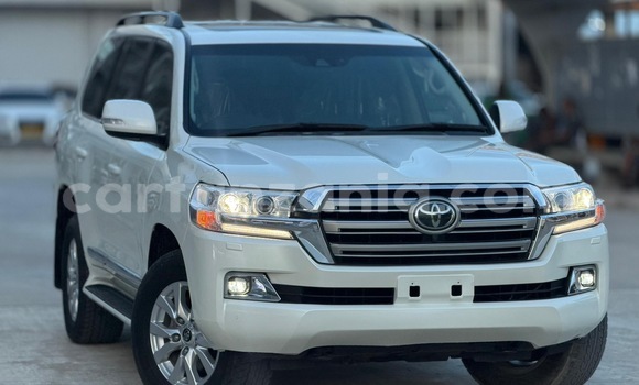 Buy Import Toyota Land Cruiser White Car in Dar es Salaam in Dar es Salaam Buy Import Toyota Land Cruiser White Car in Dar es Salaam in Dar es Salaam