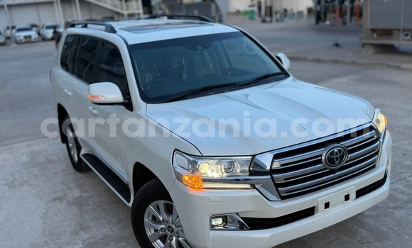 Buy Import Toyota Land Cruiser White Car in Dar es Salaam in Dar es Salaam Buy Import Toyota Land Cruiser White Car in Dar es Salaam in Dar es Salaam