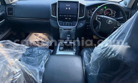 Buy Import Toyota Land Cruiser White Car in Dar es Salaam in Dar es Salaam Buy Import Toyota Land Cruiser White Car in Dar es Salaam in Dar es Salaam