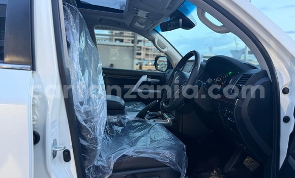 Buy Import Toyota Land Cruiser White Car in Dar es Salaam in Dar es Salaam Buy Import Toyota Land Cruiser White Car in Dar es Salaam in Dar es Salaam