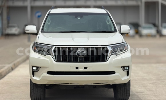 Nunua Imported Toyota Land Cruiser Prado Nyeupe Gari ndani ya Dar es Salaam nchini Dar es Salaam