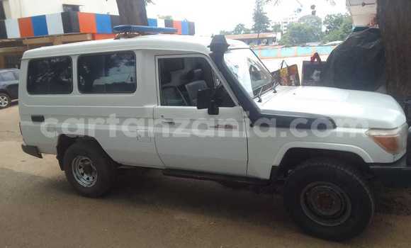 Buy Used Toyota Land Cruiser White Car in Moshi Municipal in Kilimanjaro Buy Used Toyota Land Cruiser White Car in Moshi Municipal in Kilimanjaro