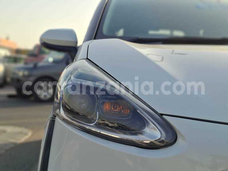Big with watermark toyota sienta arusha import dubai 32024