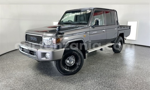 Buy Import Toyota Land Cruiser Silver Car in Dar es Salaam in Dar es Salaam Buy Import Toyota Land Cruiser Silver Car in Dar es Salaam in Dar es Salaam